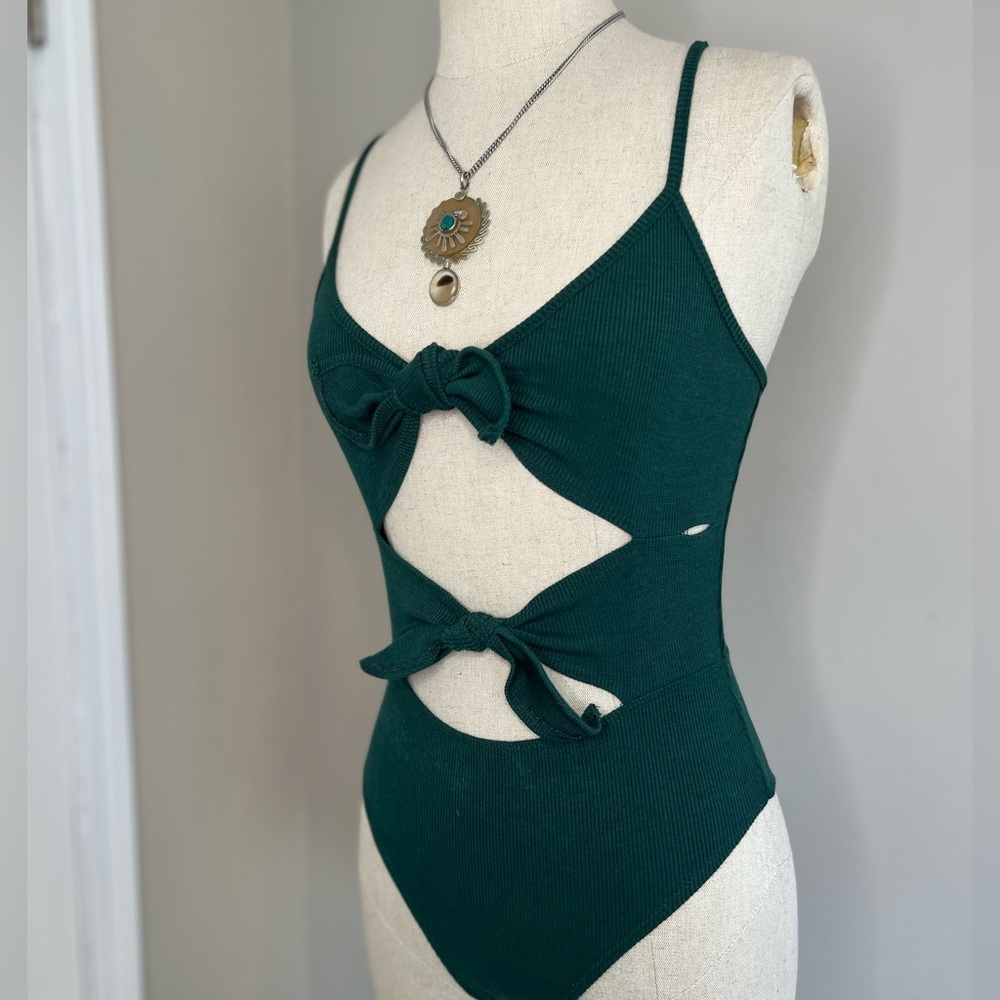 Etophe Studios Green Cut Out front tie Bodysuit Small
